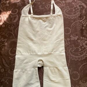 SKIMS Cream body shaper butt lifter size S